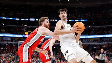 Mar 13, 2026; Chicago, IL, USA; Michigan Wolverines center Aday Mara (15) is defended by Ohio State Buckeyes forward Brandon Noel (14) during the second half at United Center. Mandatory Credit: Kamil Krzaczynski-Imagn Images