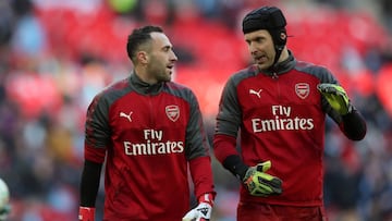 David Ospina junto a Petr Cech antes de la final de la Copa de La Liga de Inglaterra entre Arsenal y Manchester City