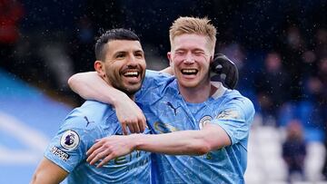 Everton perdió 0-5 ante el Manchester City en la última fecha de la Premier. James y Mina no jugaron. Aguero marcó doblete en sus despedida en el Etihad.