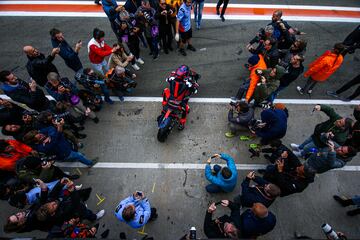 Marc se tomó con calma su primera salida sobre su nueva moto.
