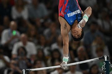 El gimnasta colombiano logró la medalla de plata en la prueba de barra fija de los Juegos Olímpicos de París 2024 tras lograr una clasificación de 14.533, misma puntuación del japonés Shinnosuke Oka que fue oro gracias a su ejecución.  