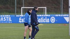 Rubén Díez retirándose del entrenamiento del Deportivo.