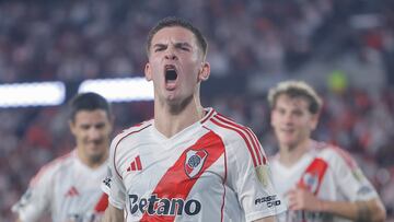 Franco Mastantuono celebra un gol con River.