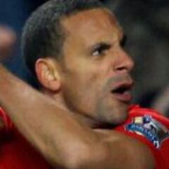 Rio Ferdinand: "Que Chicharito no sea regular me desconcierta”