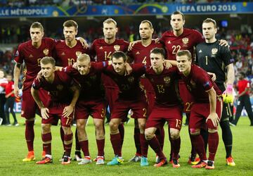El equipo nacional, Osos tricolor o Escuadrón ruso, son los nombres con los que se conoce a la Selección de Rusia.Su organización está a cargo de la Unión del Fútbol de Rusia perteneciente a la UEFA.