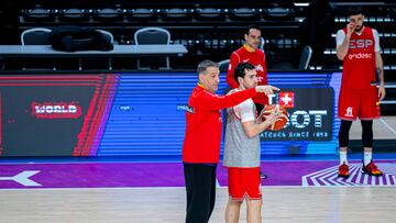 Luis Guil, entrenador de asistente de la Selección, con Ferran Bassas.