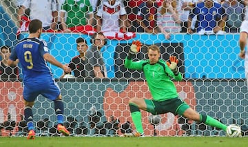 El ¨¢rbitro Nicola Rizzoli anul¨® a Gonz¨¢ Higua¨ªn este gol por fuera de juego.