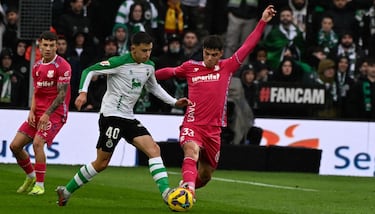 El Racing examina al Almería en un choque marcado por el ‘virus Luis Suárez’