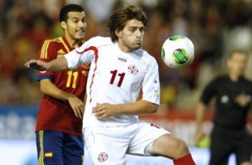 Elguja Grigalashvili con el balón.