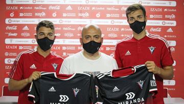 Carreira y Capellini, junto al director deportivo Chema Aragón.