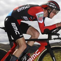 Van Garderen arrasa en la crono y le arrebata el liderato a Bernal