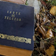 Encuentran una ‘reliquia telefónica’ de 1973 en mitad de la calle: ahora es un tesoro con una lista infinita de contactos