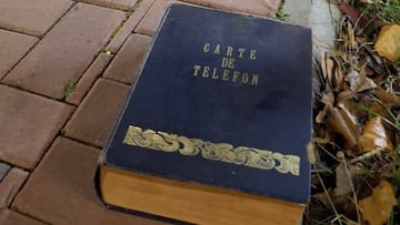 Encuentran una ‘reliquia telefónica’ de 1973 en mitad de la calle: ahora es un tesoro con una lista infinita de contactos