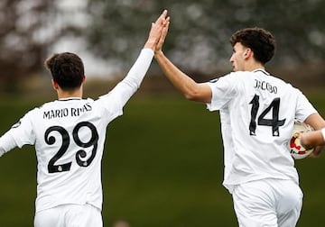 Mario Rivas y Jacobo Ramn, en un partido del Castilla.