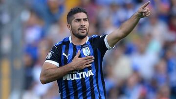 Jair Pereira jugando con Quer&eacute;taro.