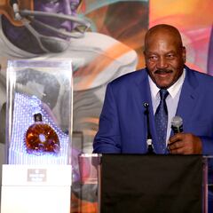 LeBron James and others pay tribute after NFL’s Jim Brown dies
