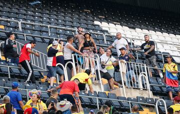 En la previa al partido se presentaron algunos incidentes entre los hinchas colombianos.