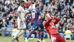 VAR turns Varane handball into penalty for Levante