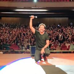 Frank Martínez recibe emotiva carta de niña de 9 años en pleno show