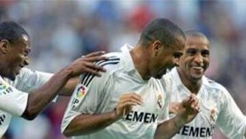 <b>CELEBRACIÓN POLÉMICA.</B> Los brasileños del Madrid se divierten con los goles que marcan.