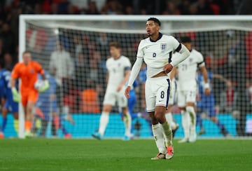 Jude Bellingham, jugador de la Selección inglesa, se lamenta tras uno de los goles encajados ante Grecia.