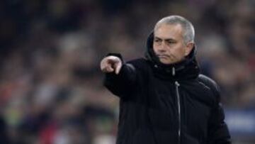 Mourinho durante el partido entre el Chelsea y el Basilea.