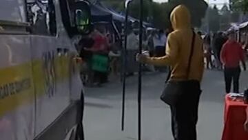 Ambulantes y toldos azules impiden paso de una ambulancia al Cesfam: Chile se indigna