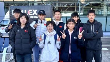 Los ocho atletas chinos que participan mañana en el cross de Aragón acaban de llegar a Zaragoza.