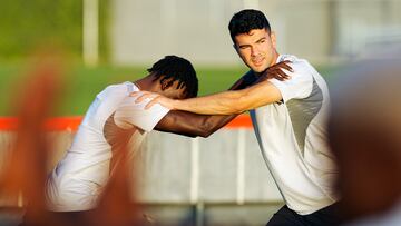 10-07 Entrenamiento del Granada CF en la Ciudad Deportiva. En la imagen Faye y Casadesus