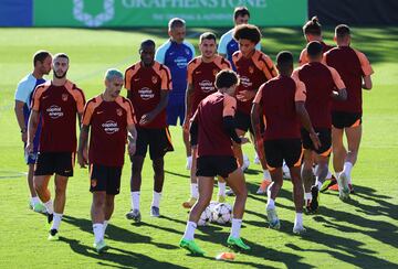 El conjunto rojiblanco se ha entrando esta mañana en el Metropolitano antes de su encuentro de Champions League frente al FC Porto.