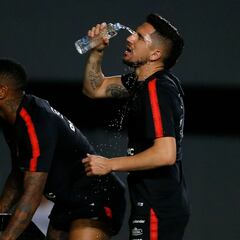 “Es más bueno que la cresta, pero en la Roja cambia”