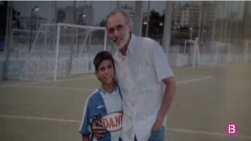 A los nueve años hizo sus primeras pruebas con el Real Club Deportivo Espanyol, en la imagen aparece junto a Horacio Gaggioli su representante