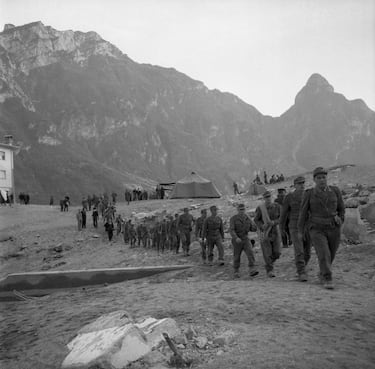 La montaña cayó al lago a 110 km/h, desplazando casi todo el volumen de agua en menos de un minuto.