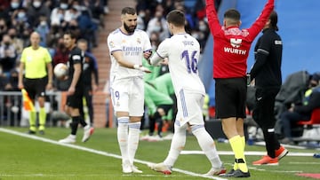 Benzema y Jovic, durante el Real Madrid - Elche.
