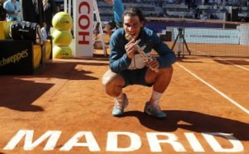 Rafa Nadal sigue haciendo historia. No dio opción a Wawrinka, al que dominó desde el comienzo, y suma su tercer título en el Masters 1000 de Madrid.