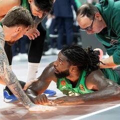 Tortazo mayúsculo en Atenas con grave lesión de Lessort