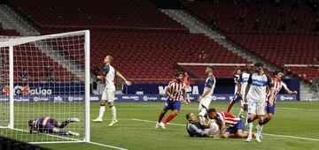 1-0. Saúl Ñíguez marcó el primer gol.