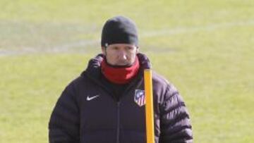 PENSATIVO. Simeone, en la sesión de ayer, en Majadahonda.