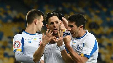 Fran Sol, delantero español del Dinamo Kiev, celebra su primer gol con el equipo ucraniano en el último año.