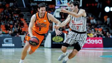 GRAF7171. VALENCIA, 28/10/2018.- El base belga del Valencia Basket, Sam Van Rossom (i), trata de jugar el balón ante el base del Montakit Fuenlabrada, Tomás Bellas (d), durante el partido correspondiente a la sexta jornada de la Liga Endesa jugado esta tarde en el pabellón de la Fuente de San Luis de Valencia. EFE/Manuel Bruque