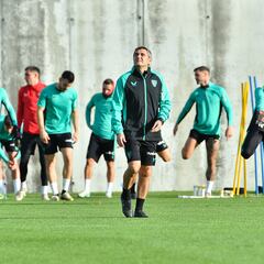 Valverde se lleva a todo el plantel a Arabia, con Santos por Padilla