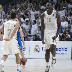 Laso combate las bajas con Usman Garuba y el triple poste