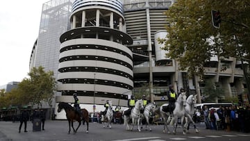 Massive police presence for Real Madrid - Legia at the Bernabéu