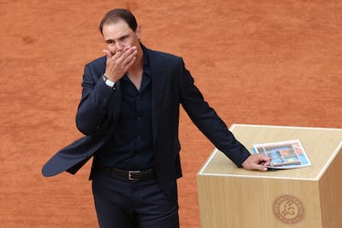 Rafa Nadal durante su emotivo homenaje en la pista Philippe-Chatrier. 