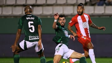 Luis Suárez, en un lance del Racing de Ferrol - Almería.