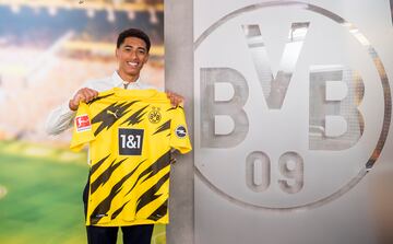 En julio de 2020 Jude Bellingham se comprometió con el equipo de Dortmund. El conjunto alemán quedó impresionado con su talento y no dudo en pagar 25 millones de euros al Birmingham City. El jugador, que acababa de cumplir los 17 años, se comprometió por 6 temporadas con el conjunto del Westfalen Arena.