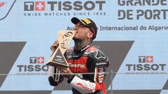 Canet celebrado su ansiada primera victoria en Moto2.