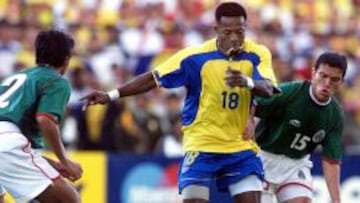 Jairo Castillo en la final de la Copa América de 2001 ante la selección mexicana