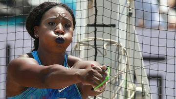 La lanzadora de martillo, Gwen Berry, arm&oacute; pol&eacute;mica durante los trials de Atletismo al ignorar la bandera de Estados Unidos mientras sonaba el himno.