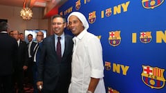 Josep Maria Bartomeu y Ronaldinho.